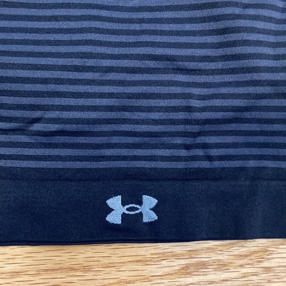 Under armour striped tank XL - fits tight - Picture 2 of 6